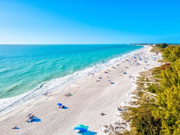 Beach nearby, sun-loungers, beach towels