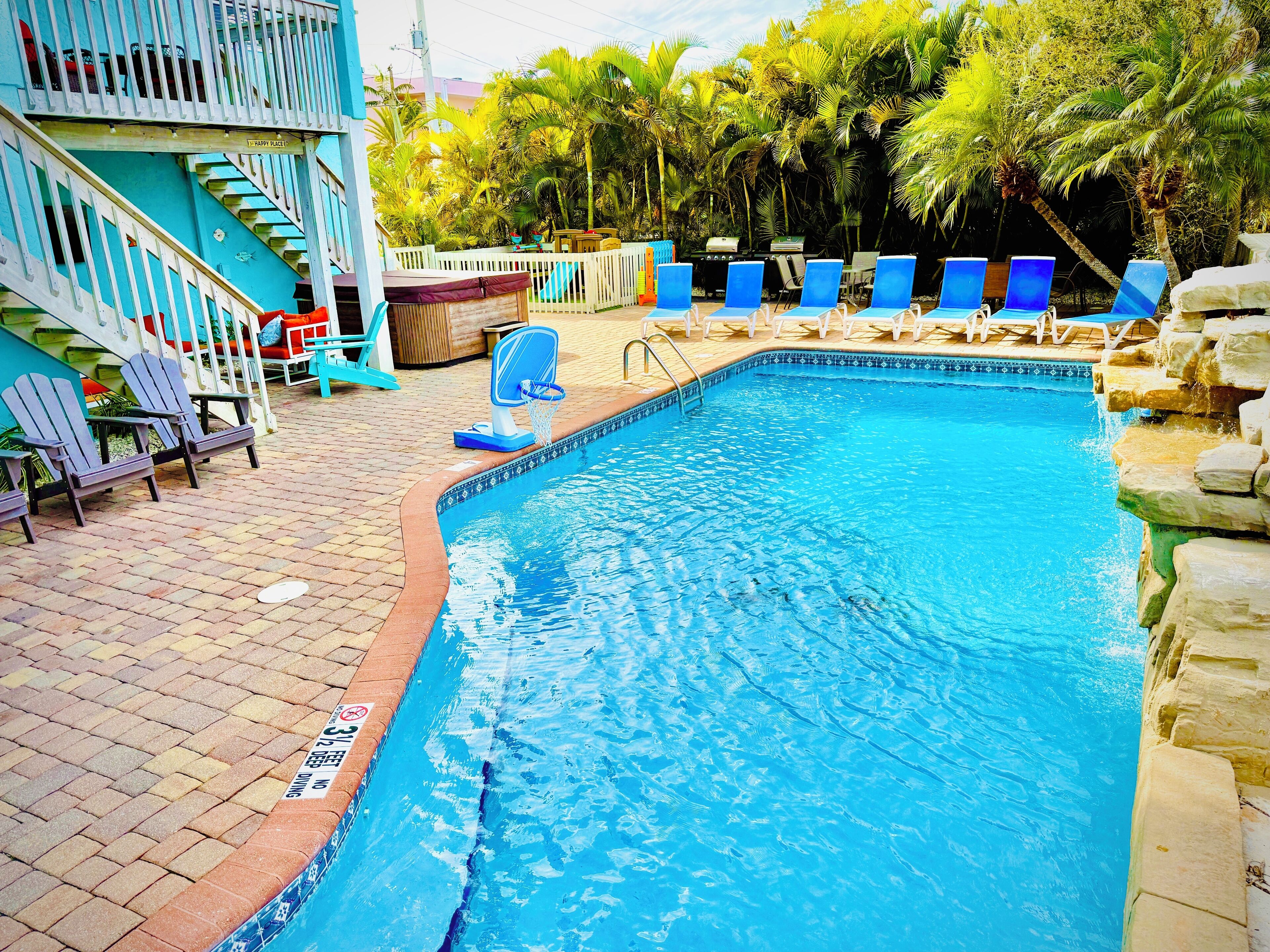 Outdoor pool, a heated pool
