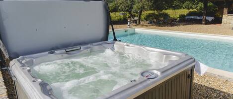 Bañera de hidromasaje exterior