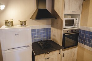 Fridge, microwave, oven, stovetop - Charming gîte in the heart of the vineyards - Swimming pool, Jacuzzi & Air conditioning (Fressac)