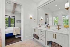 5 habitaciones, tabla de planchar con plancha y wifi gratis