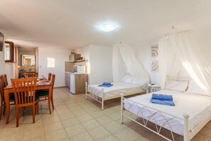 1 chambre, fer et planche Ă repasser, lit parapluie, Wi-Fi