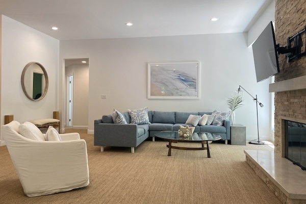 Living room, very spacious.