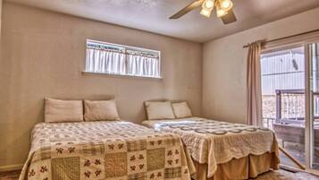 Skrivbord, strykjärn/strykbräda, wi-fi och sängkläder