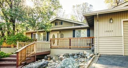 Digger Pine Getaway at Pine Mountain Lake