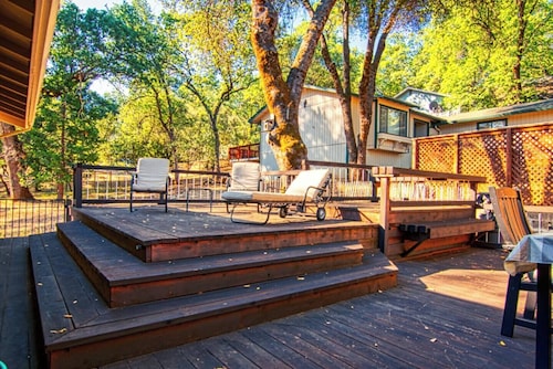 Digger Pine Getaway at Pine Mountain Lake