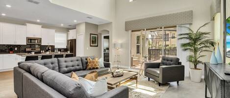 House, 5 Bedrooms | Living room