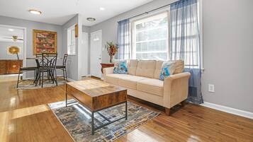 House, 3 Bedrooms | Living room