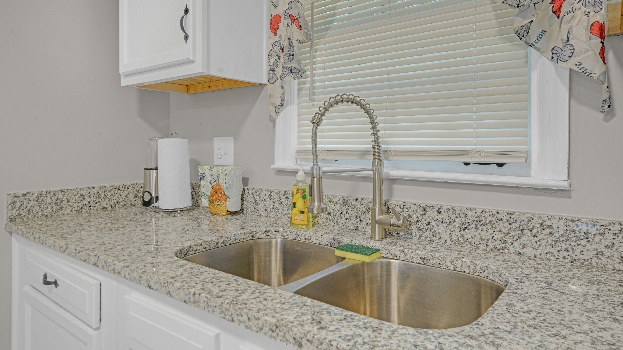 House, 3 Bedrooms | Private kitchen | Fridge, coffee/tea maker, toaster