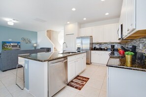 Private kitchen - 5 Bed 5 Bath In 5 Star Resort Near Disney! 5 Bedroom Home by RedAwning (Kissimmee)