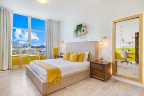 Desk, iron/ironing board, travel crib, WiFi - Hollywood Beach Broad–walk+ Gym+ Amazing Pool (Hollywood)