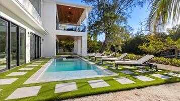 House, 4 Bedrooms | Pool