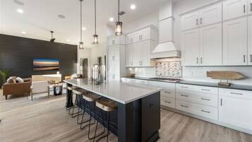 House, 4 Bedrooms | Private kitchen | Coffee/tea maker