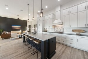 House, 4 Bedrooms | Private kitchen | Coffee/tea maker