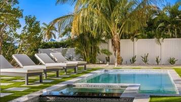 House, 4 Bedrooms | Pool