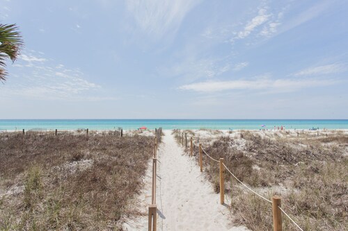 Studio Home Just a Minute Walk from the Beach!  Book before gone!