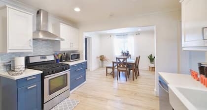 @ Marbella Lane - Vibrant 4BR RWC | Ldry + P