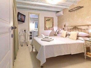 4 bedrooms, iron/ironing board, travel cot, WiFi