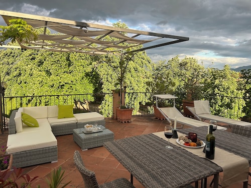 THE TERRACE BETWEEN THE TOWERS