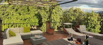 THE TERRACE BETWEEN THE TOWERS