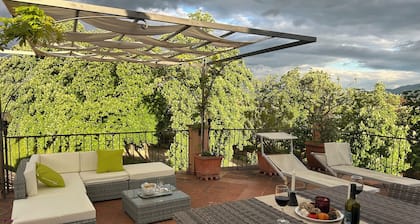 THE TERRACE BETWEEN THE TOWERS