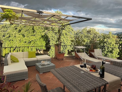 THE TERRACE BETWEEN THE TOWERS