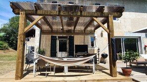 Outdoor dining - Large 360 m2 family home (Saint-Vincent-de-Tyrosse)