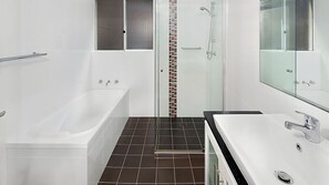 Baignoire, serviettes fournies