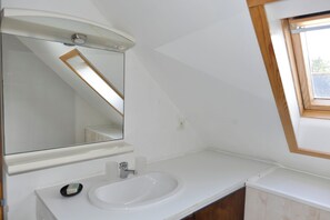 浴缸、風筒、廁紙