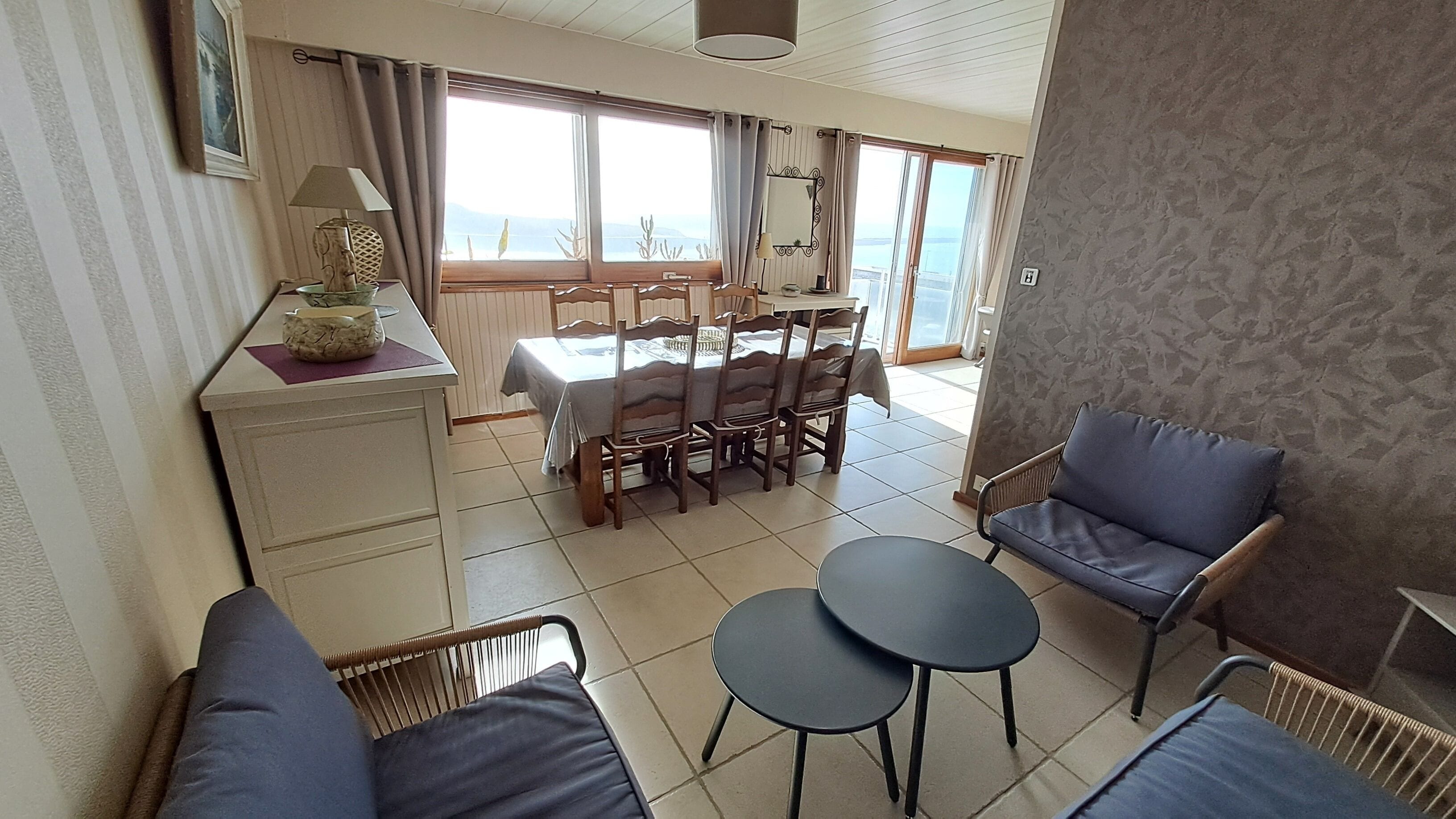 Télévision, chaîne hi-fi