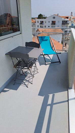 Outdoor dining - Saint Gilles Croix de Vie facing the sea (l'Adon). (Saint-Gilles-Croix-de-Vie)