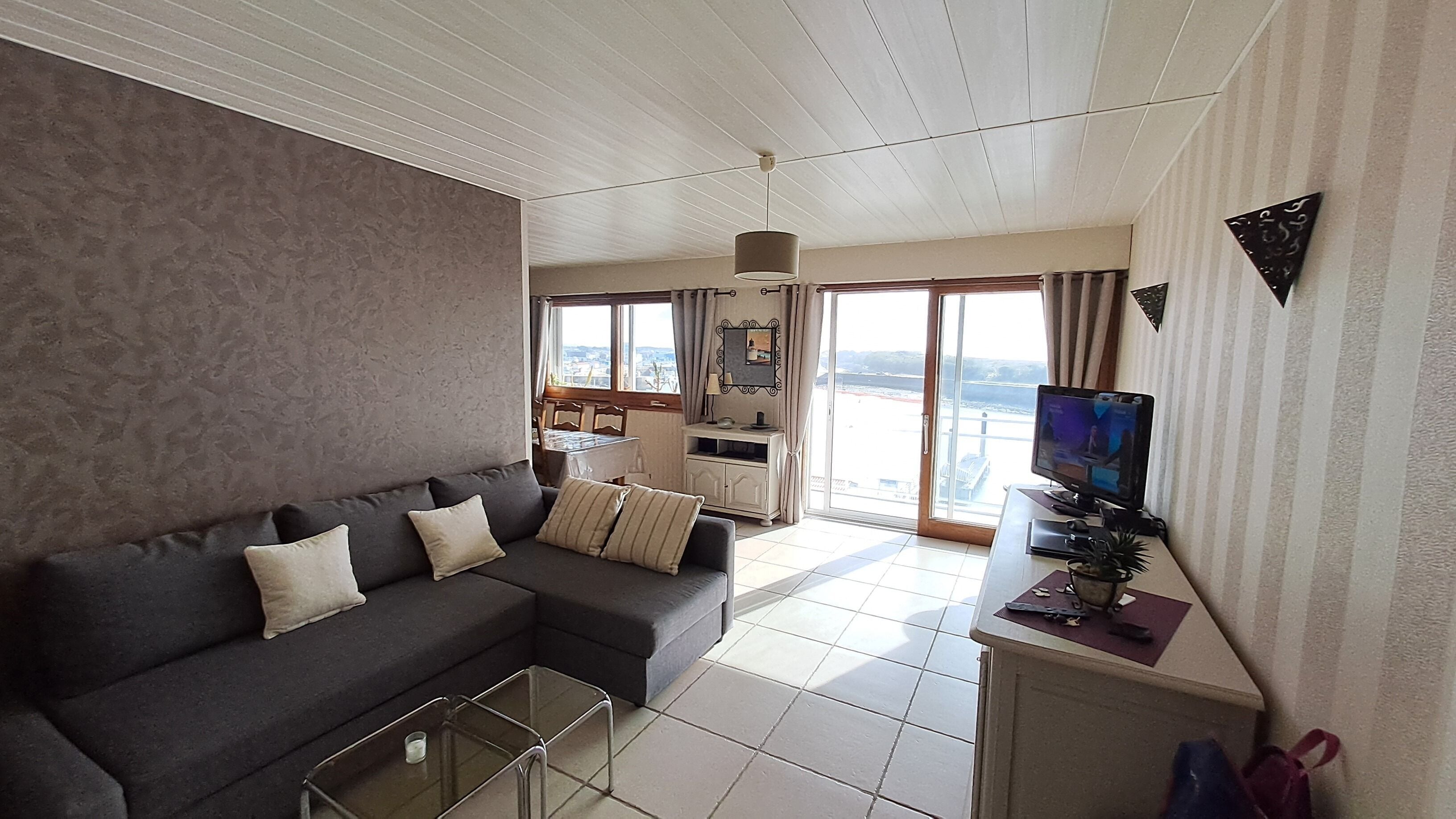 Télévision, chaîne hi-fi