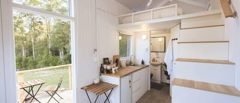 المنشأة من الداخل