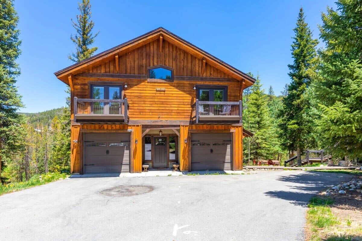 Tree House Cabin - Unique 2 BDR Home w/ Shared Hot Tub!