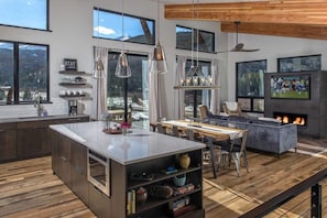 Interior - Modern 3BR Chalet w/ Hot Tub & Mt. Quandary Views! (Blue River)