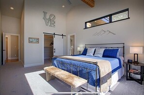 3 chambres, fer et planche à repasser, Wi-Fi, draps fournis