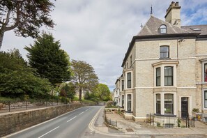 Exterior - Squirrels Leap (Whitby)