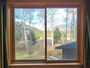 Interior - Grey Moose: Mountain Views & Nearby Trails (Winthrop)