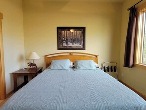 3 habitaciones, tabla de planchar con plancha, wifi y ropa de cama