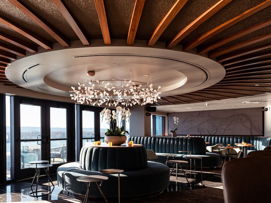 2 bars/lounges, tapas bar