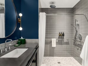 샤워 시설, 고급 세면용품, 헤어드라이어, 타월