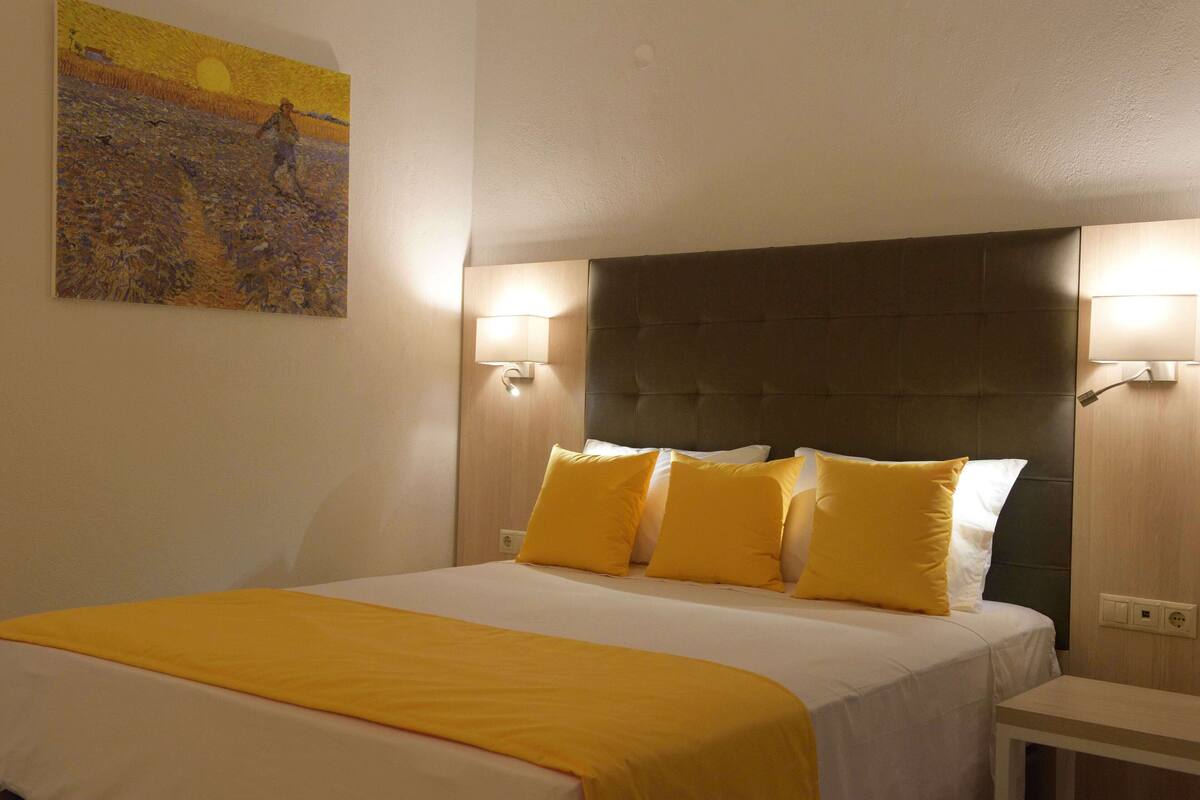 Family Apartment | In-room safe, desk, WiFi (free)