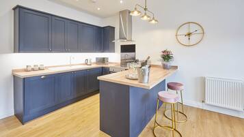 House | Private kitchen | Fridge, microwave, oven, stovetop