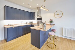 Rumah | Dapur pribadi | Lemari es, microwave, oven, dan kompor