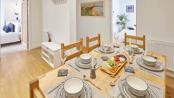 House | In-room dining