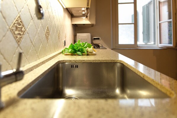 Kühlschrank, Mikrowelle, Ofen, Geschirrspüler