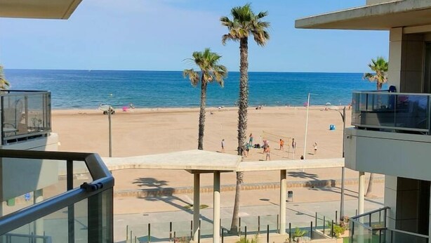 A balcony with a view of a beach and the sea. - NON STRESS Arena Beachfront (Alboraya)
