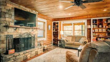 Smart TV, lareira, videogames, DVD player