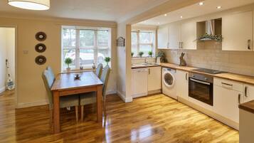 House | In-room dining