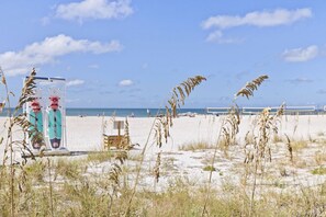 Beach nearby - Modern Beauty by the Beach Gulf View Balcony &Pool (St. Pete Beach)